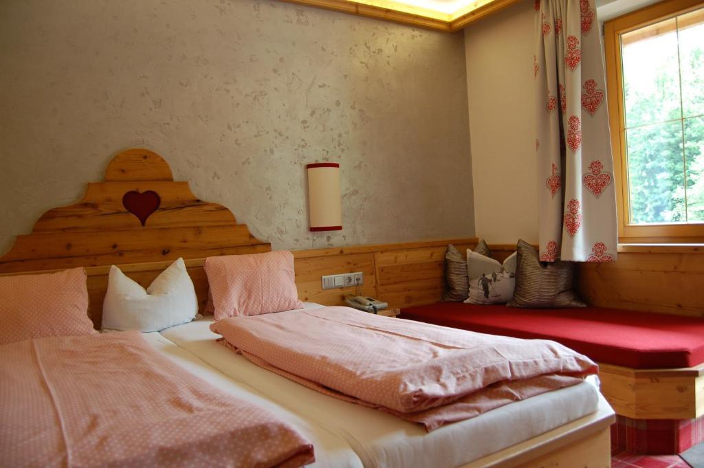 Hotel Schweizerhof Oberau Room photo